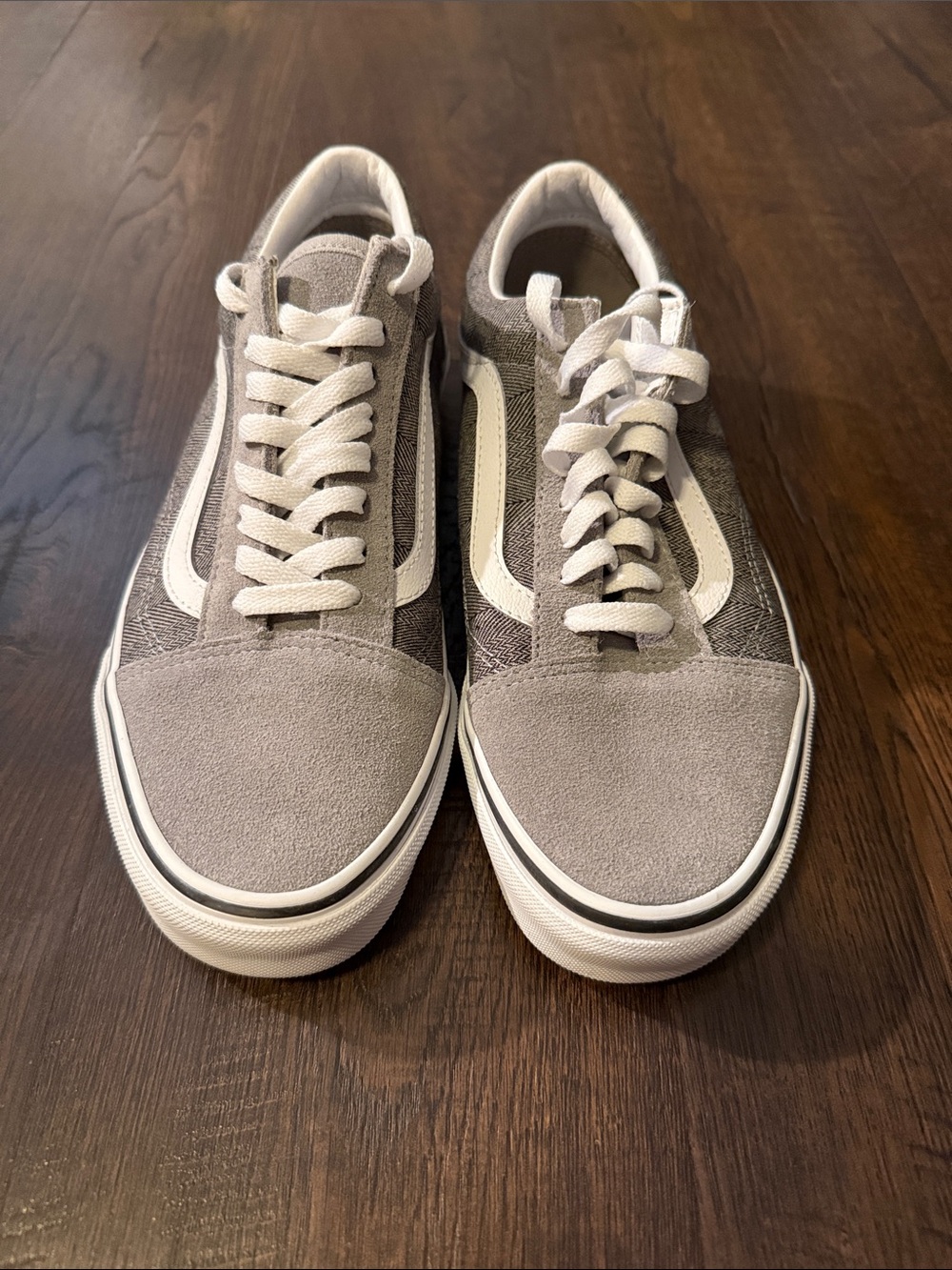 NWOT Vans Low-Top Sneakers in Light Gray and White - Picture 2 of 6